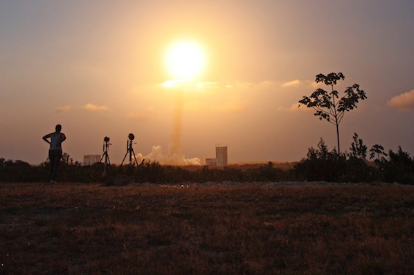 Ariane 5 Rocket Lights Up Jungle with Perfect Launch